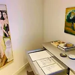 Unique And Artistic 1Bed Flat With Kitchen And Bathroom