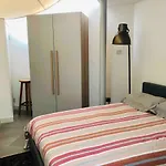 Unique And Artistic 1Bed Flat With Kitchen And Bathroom