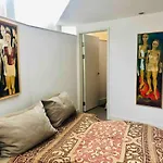 Unique And Artistic 1Bed Flat With Kitchen And Bathroom