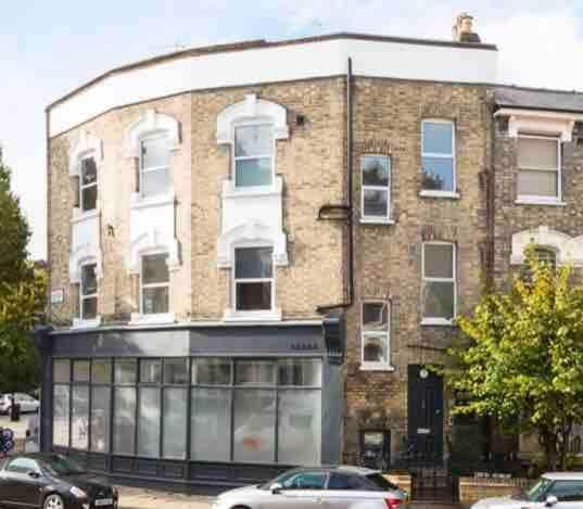 Unique And Artistic 1bed Flat With Kitchen And Bathroom *