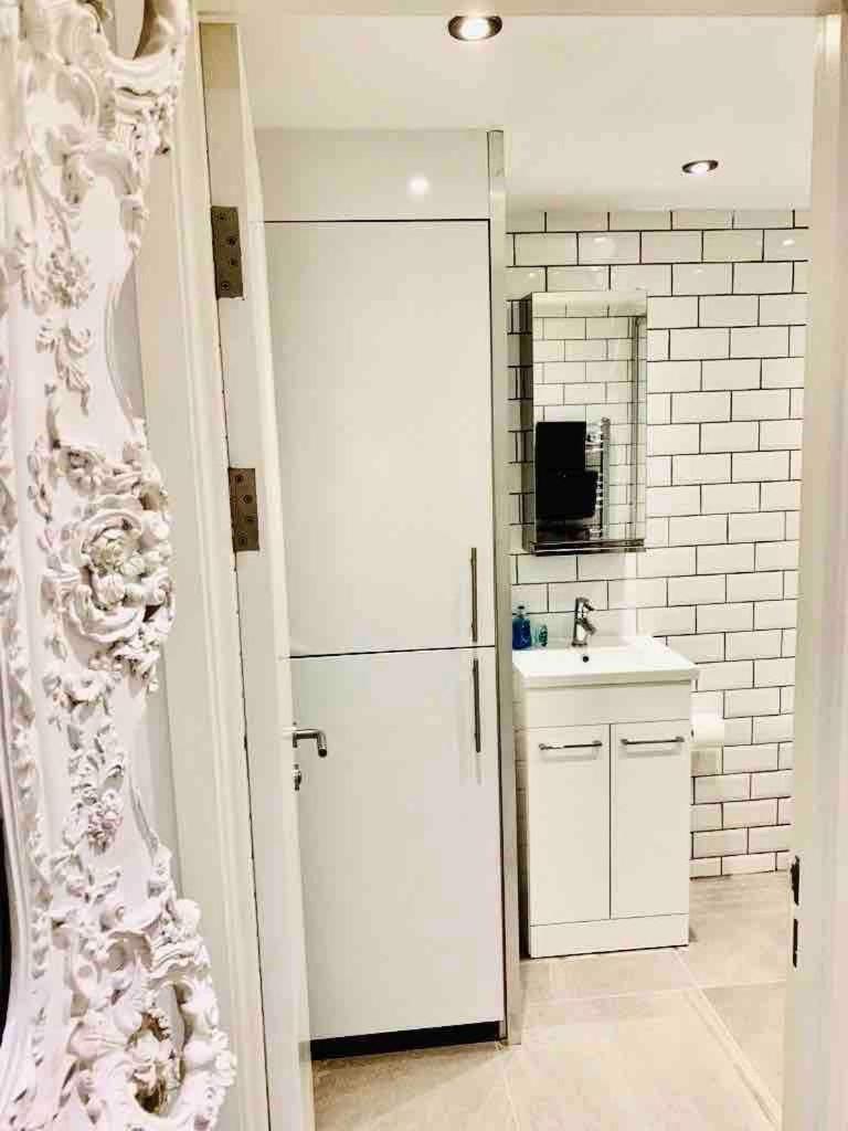 Unique And Artistic 1bed Flat With Kitchen And Bathroom Appartamento Londra