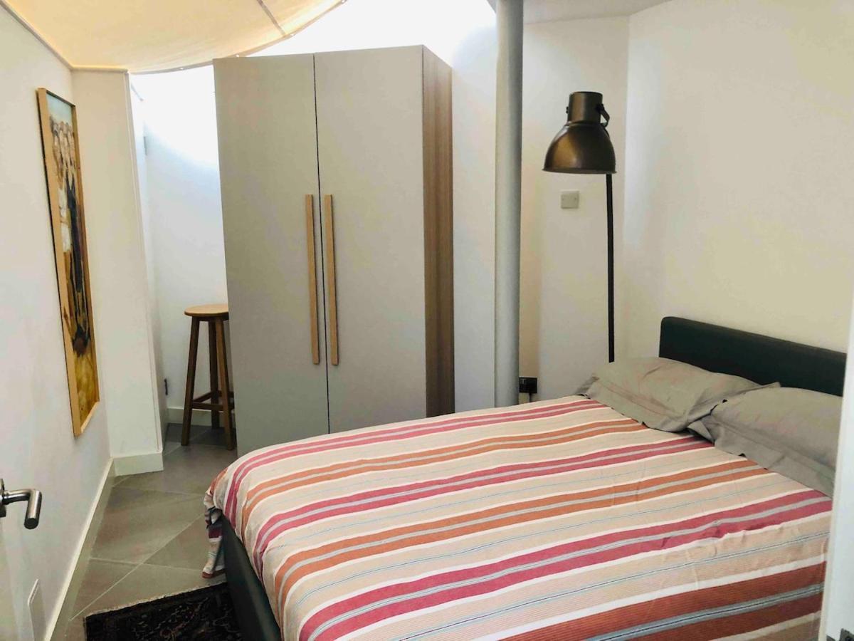 Unique And Artistic 1bed Flat With Kitchen And Bathroom Londra