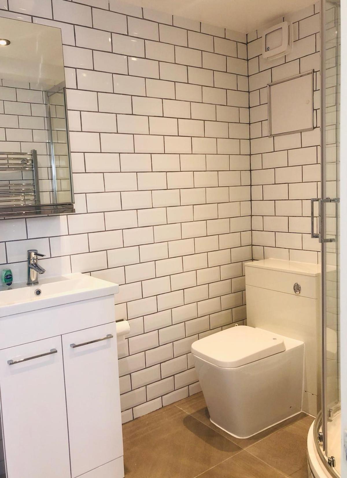 Unique And Artistic 1bed Flat With Kitchen And Bathroom